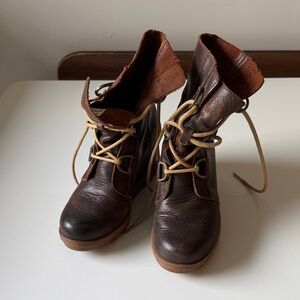 Sorel Brown Suede Lace-Up Boots